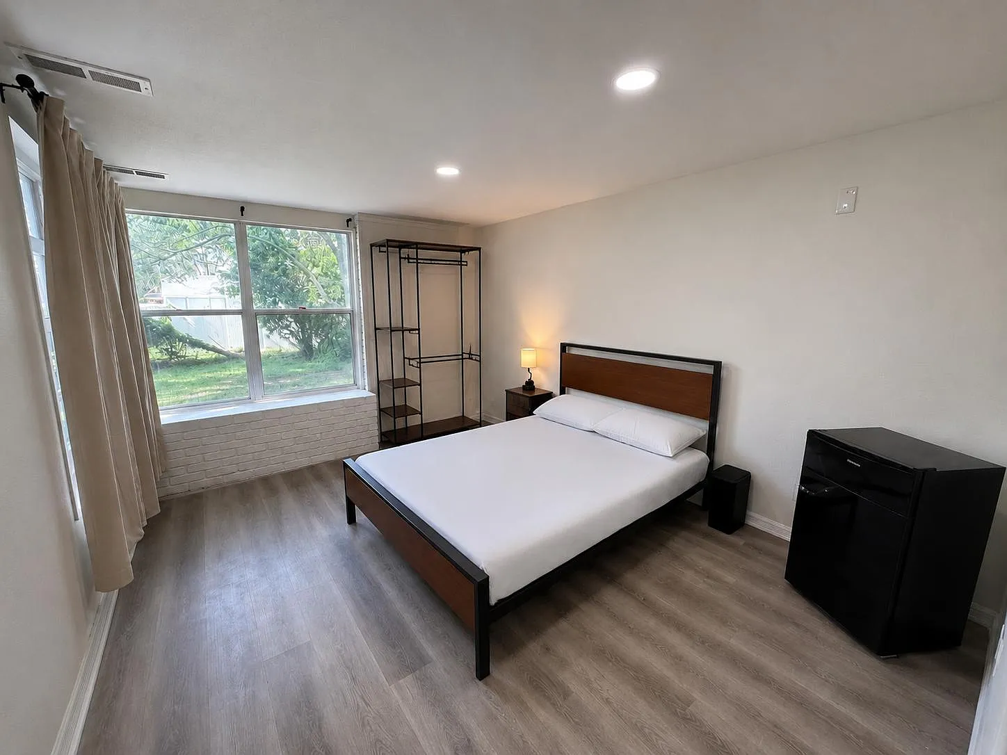 4 bed, 3.0 bath, 2726 sqft, $845 — Photo 1