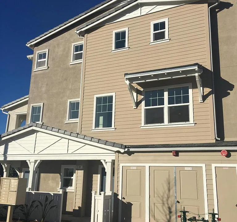 3701 Islander Walk