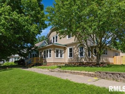 2711 Pershing Blvd, Clinton, IA, 52732