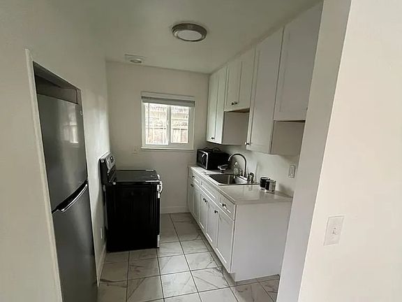 5th image of 1036 N Olive Ave #1031