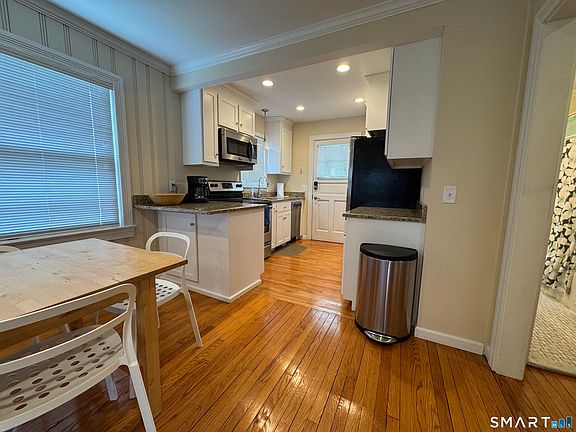 5th image of 42 Parkway S