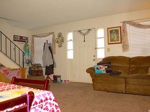3rd image of 4036 Oak Villa Cir