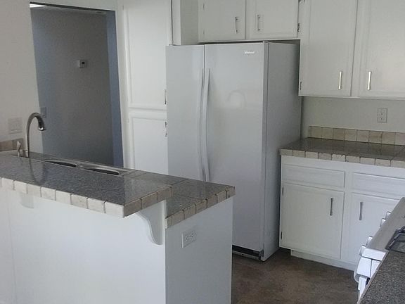 4th image of 359 N Melrose Dr Unit D