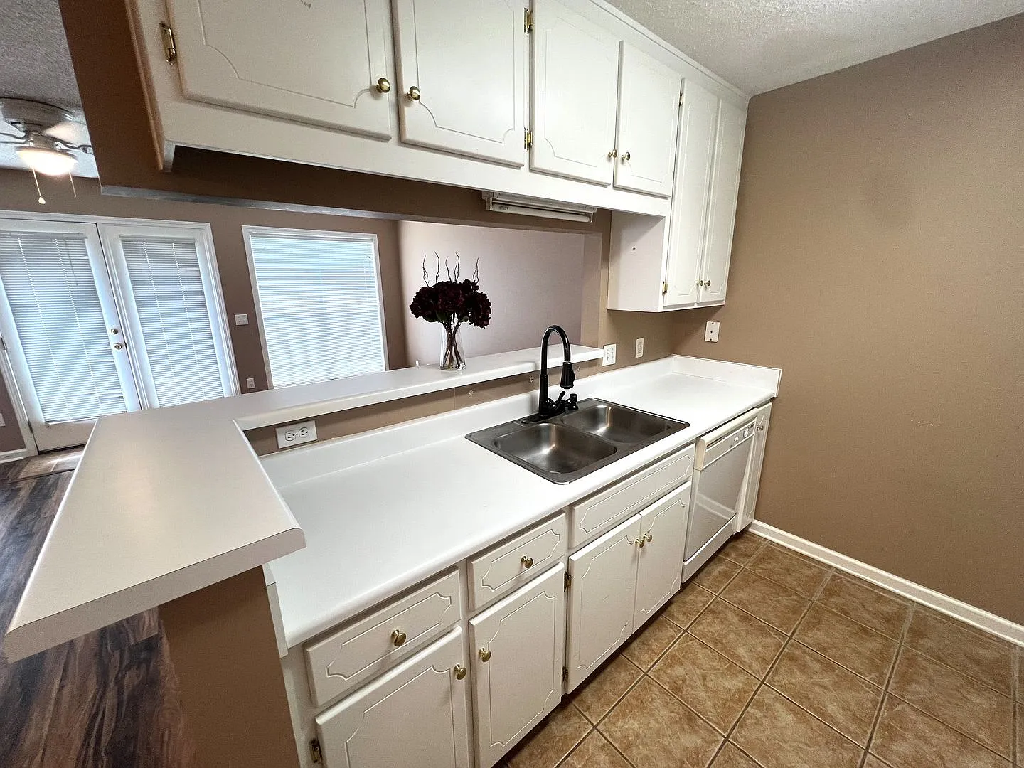 161 S Springview Dr — Photo 2