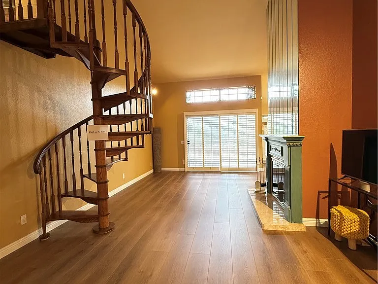 2226 Calle Leon — Photo 12
