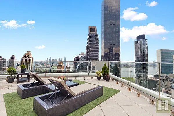 Rented by Halstead Real Estate | media 29