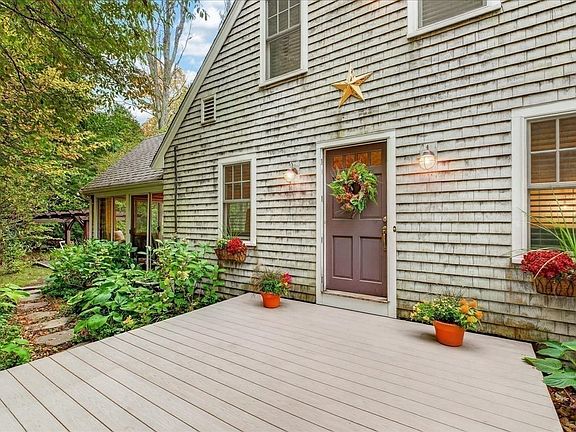 3rd image of 395 Prospect St