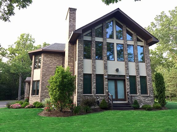 2nd image of 885 Blackhawk Ln