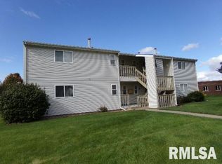 3 Coventry Ln APT 4, Muscatine, IA 52761