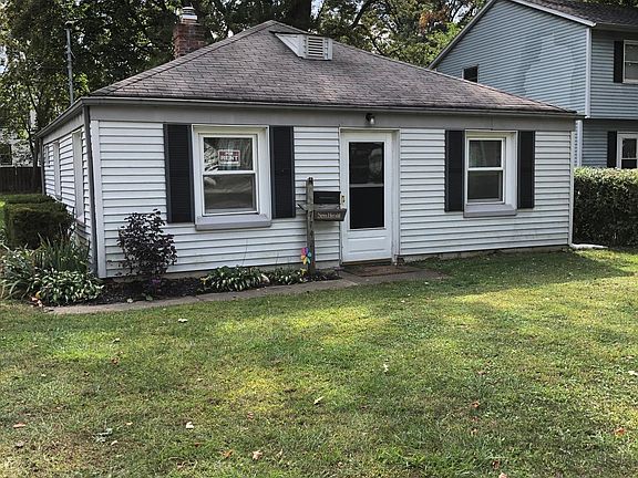 2nd image of 7742 Manor Dr