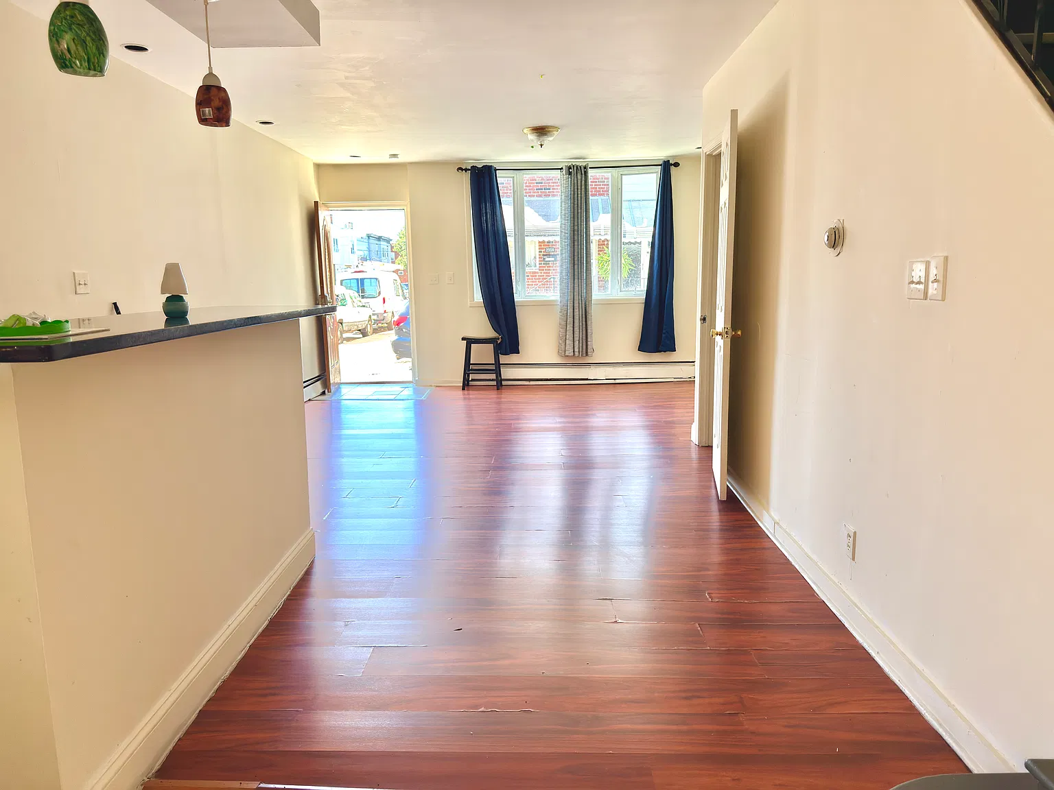 3 bed, 1.5 bath, 1280 sqft, $1,600 — Photo 2