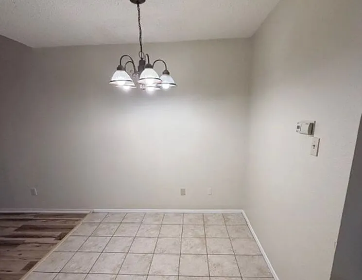 1202 Royal Crest Dr — Photo 11