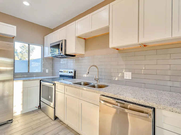 1600 N Saba St #164 — Photo 10