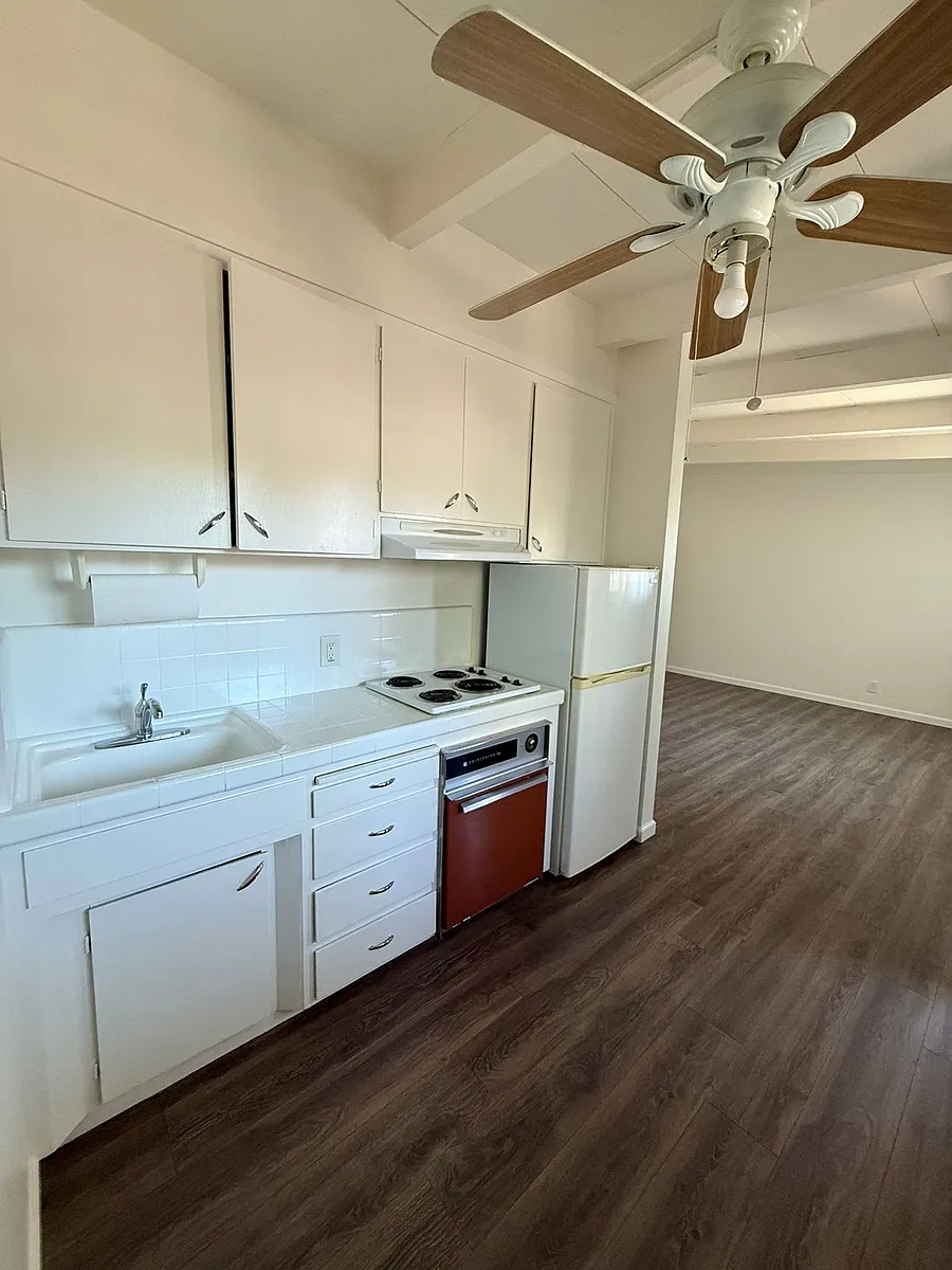 Building Photo - 962 W Weddell Dr #11