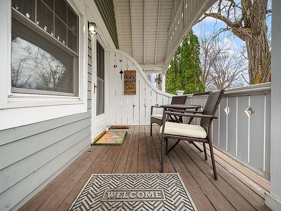 3rd image of 15577 Victor Rd #5