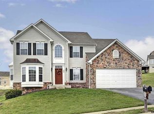 390 Lakeview Dr, Spring Grove, PA 17362