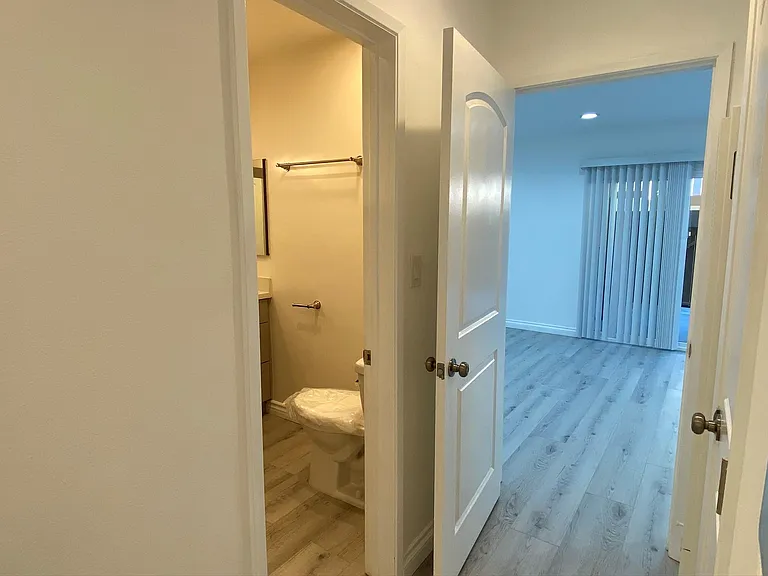 513 Avenue G #G — Photo 19