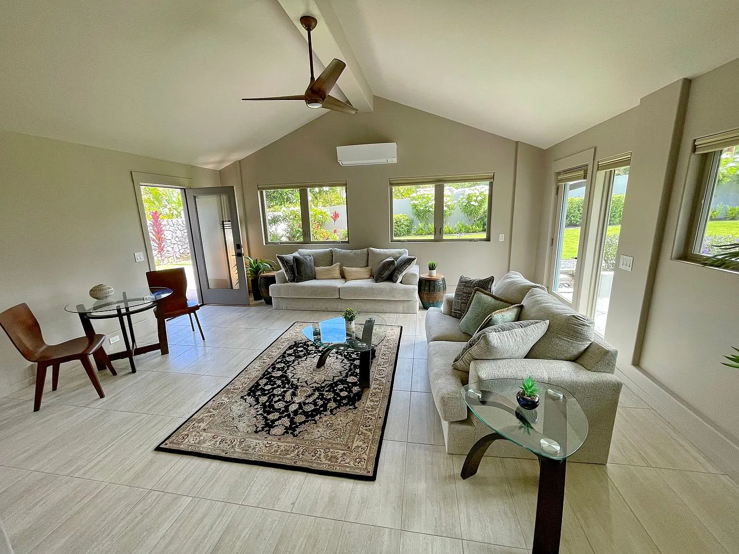 Island Living in a Renovated 2-Bed, 2-Bath Unfurnished Maui Meadows Retreat — Photo 3