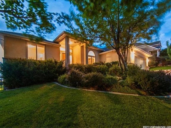3rd image of 523 E Rocky Knoll Ln