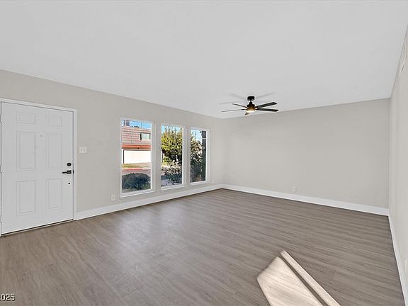 3rd image of 3365 Knollwood Ct