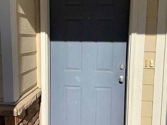 2nd-level unit, main level enclosed entrance