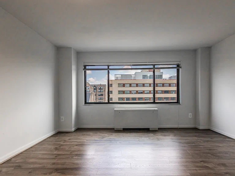 2620 16th Street Apartments — Photo 12
