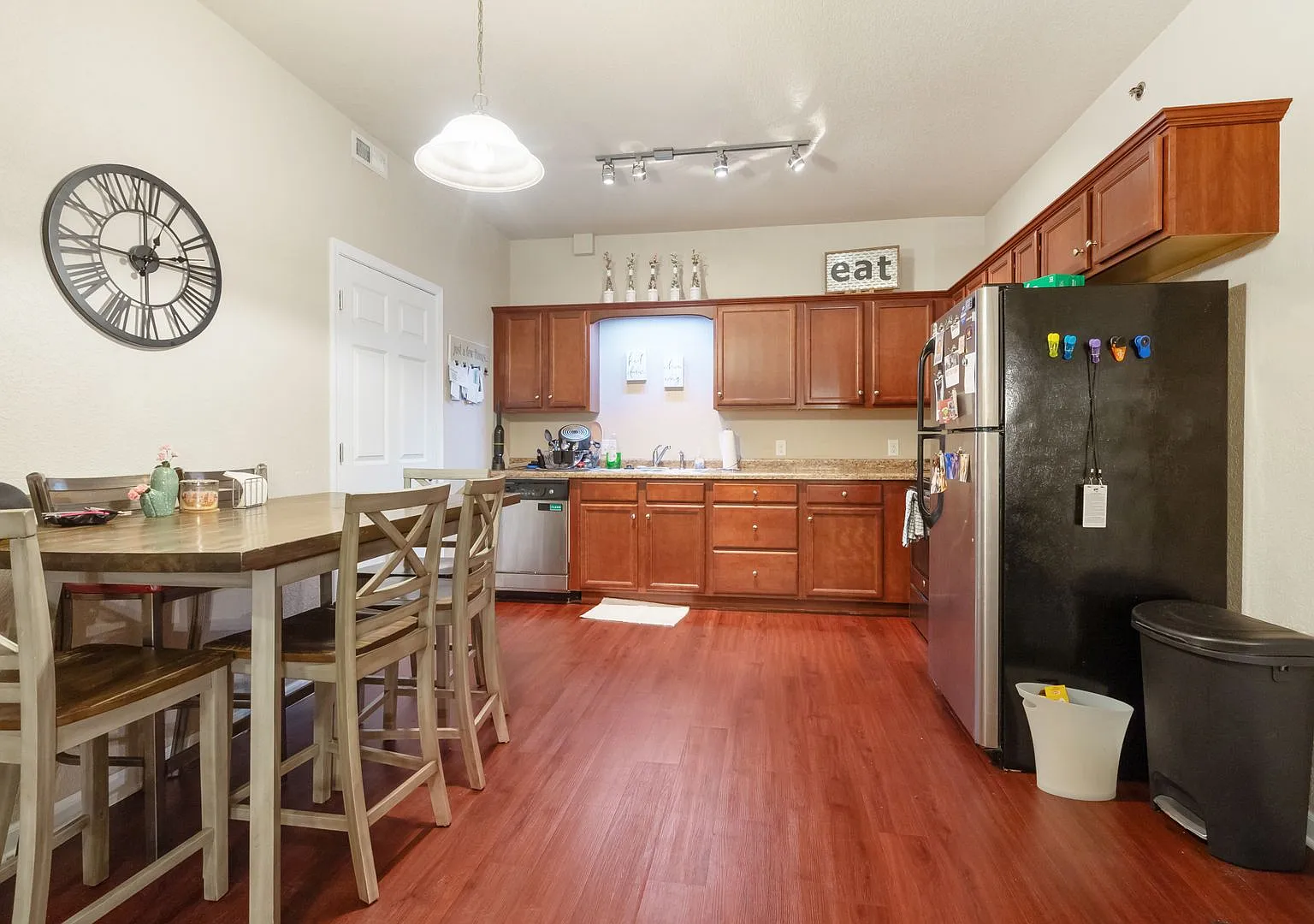 2215 College St — Photo 3