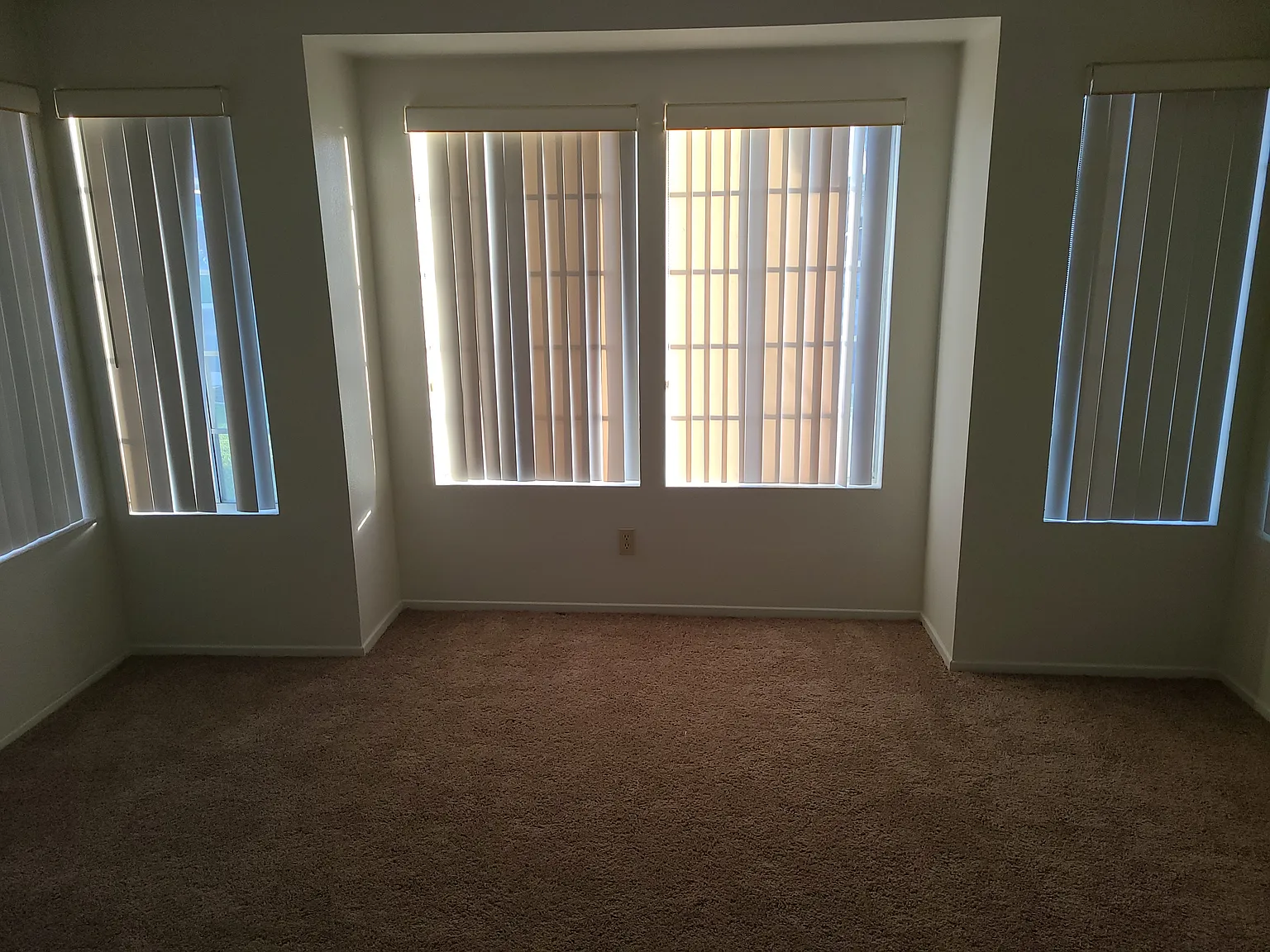 3 bed, 1477 sqft, $2,900 — Photo 3
