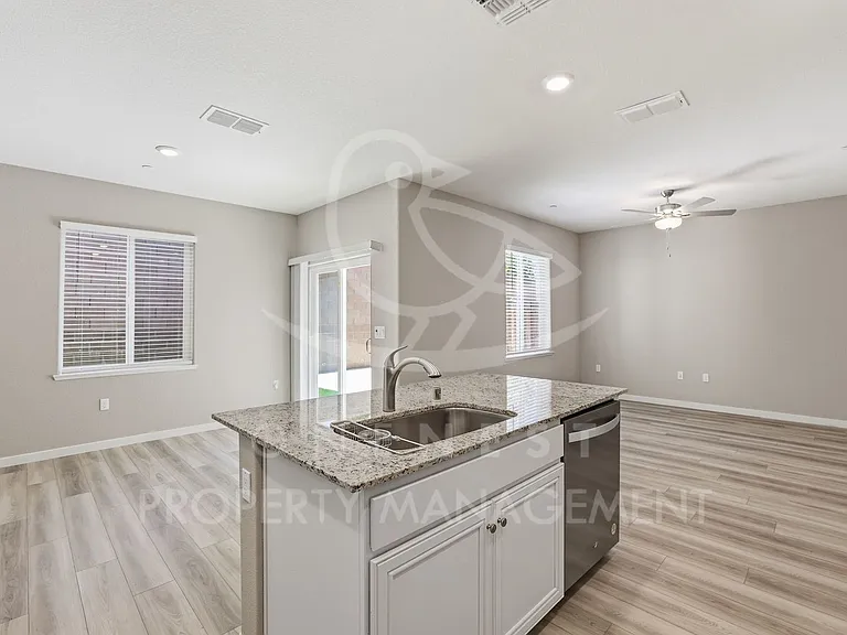 2279 Comstock Ln — Photo 10