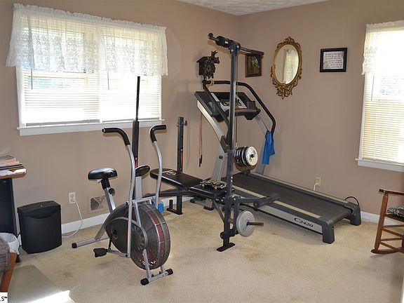 5th image of 124 Walden Cir