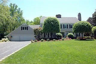 2510 Brookwood Dr photo 1