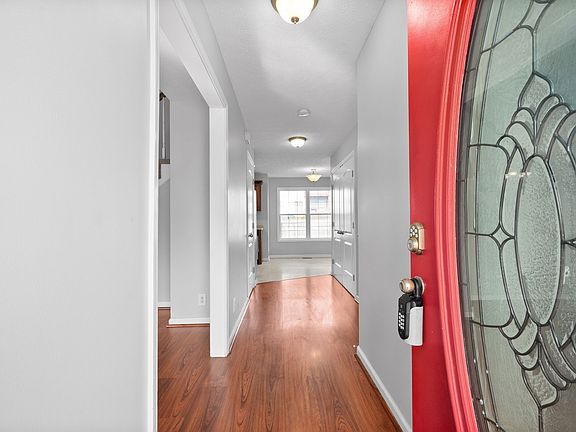 5th image of 1549 Apache Way