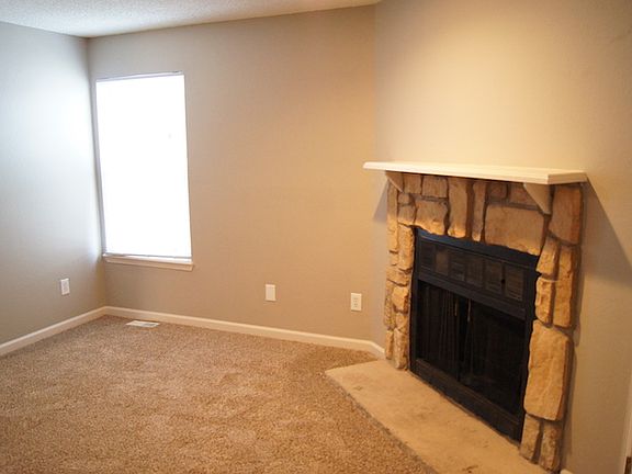 5th image of 932 S Dearborn Way APT 7