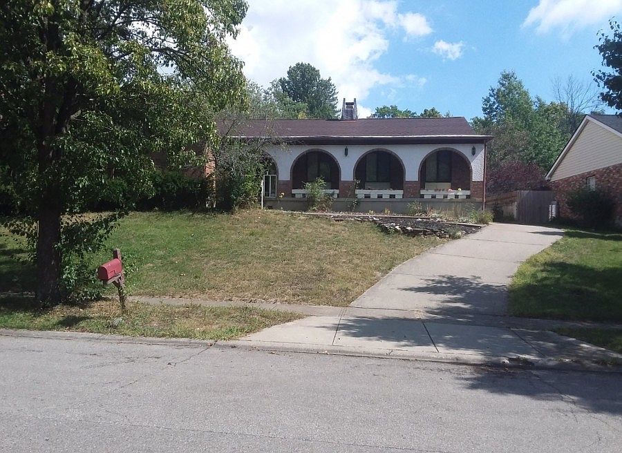 1st image of 2758 Queenswood Dr