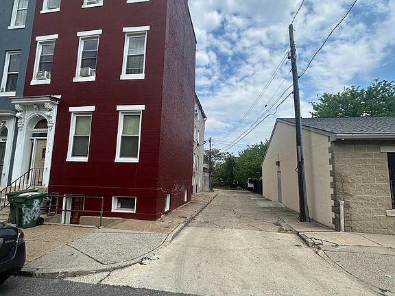 2nd image of 907 N Arlington Ave
