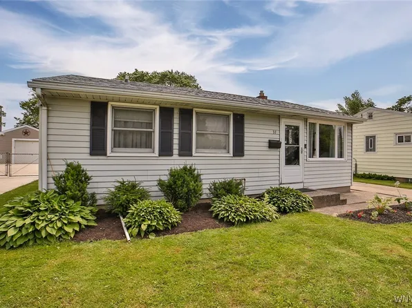 37 Rosary Blvd, Cheektowaga, NY 14225