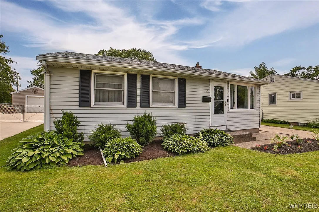 37 Rosary Blvd photo 1