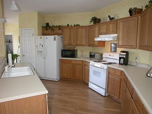 2nd image of 1309 Terra St