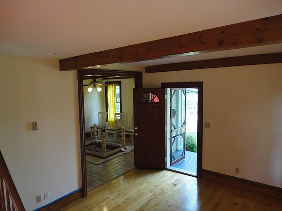 4th image of 238-40 W Oak St