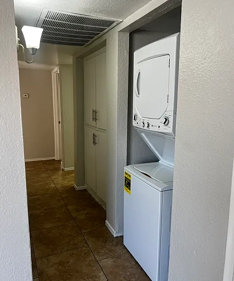 Woodridge Manor — Photo 17