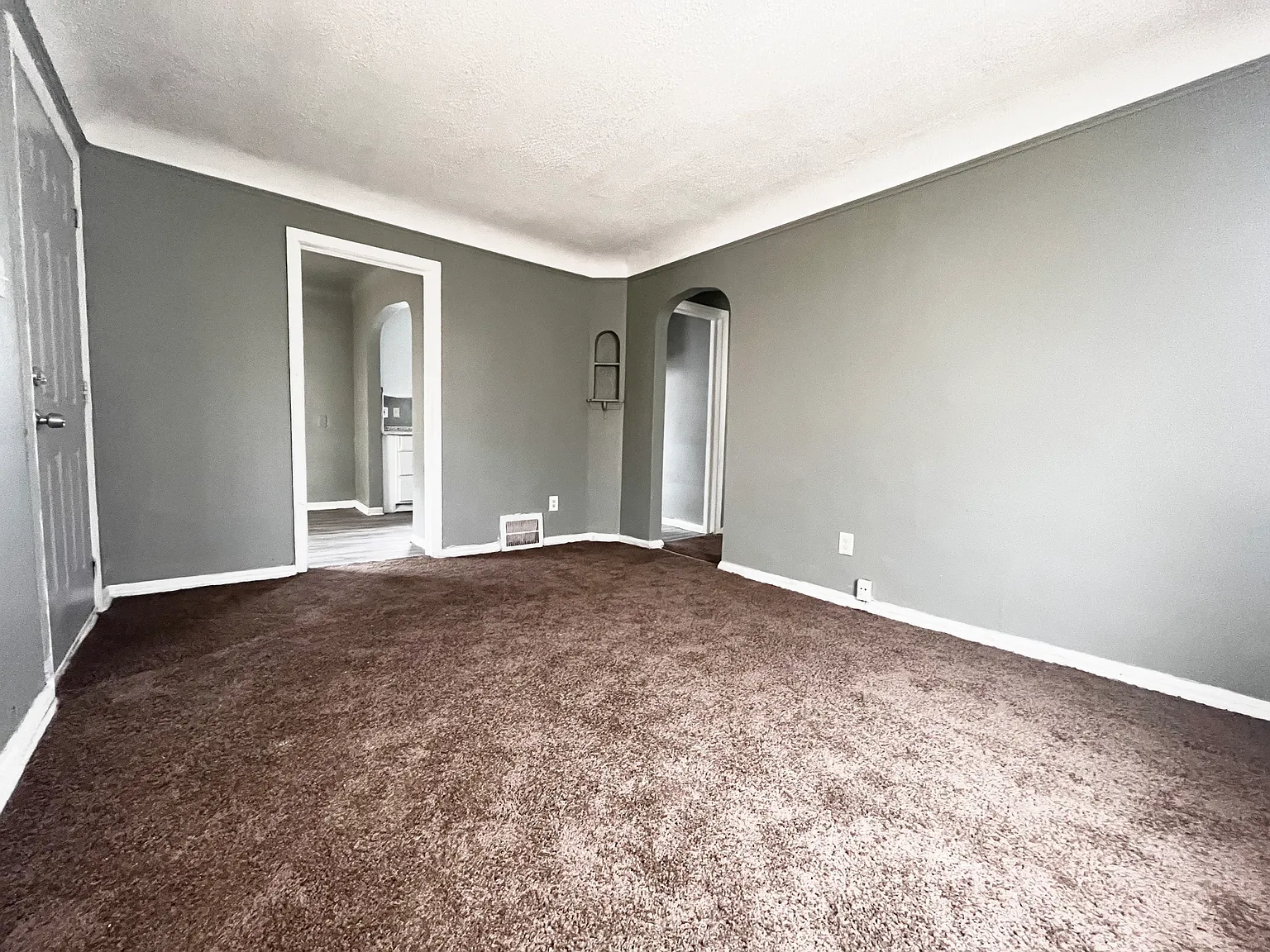 3 bed, 863 sqft, $1,050 — Photo 3