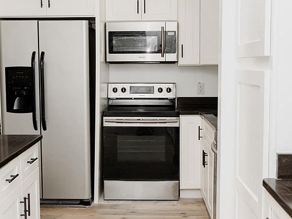 5th image of 387 Dogwood Ln