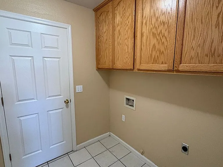 703 W Russell Ave — Photo 8