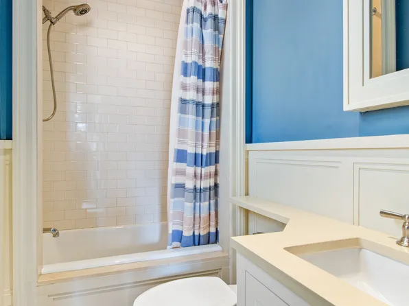 333 East 68th Street image 16 of 20