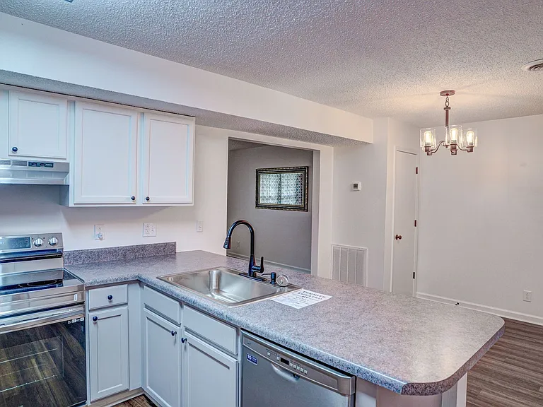 1709 Herrin Dr — Photo 4