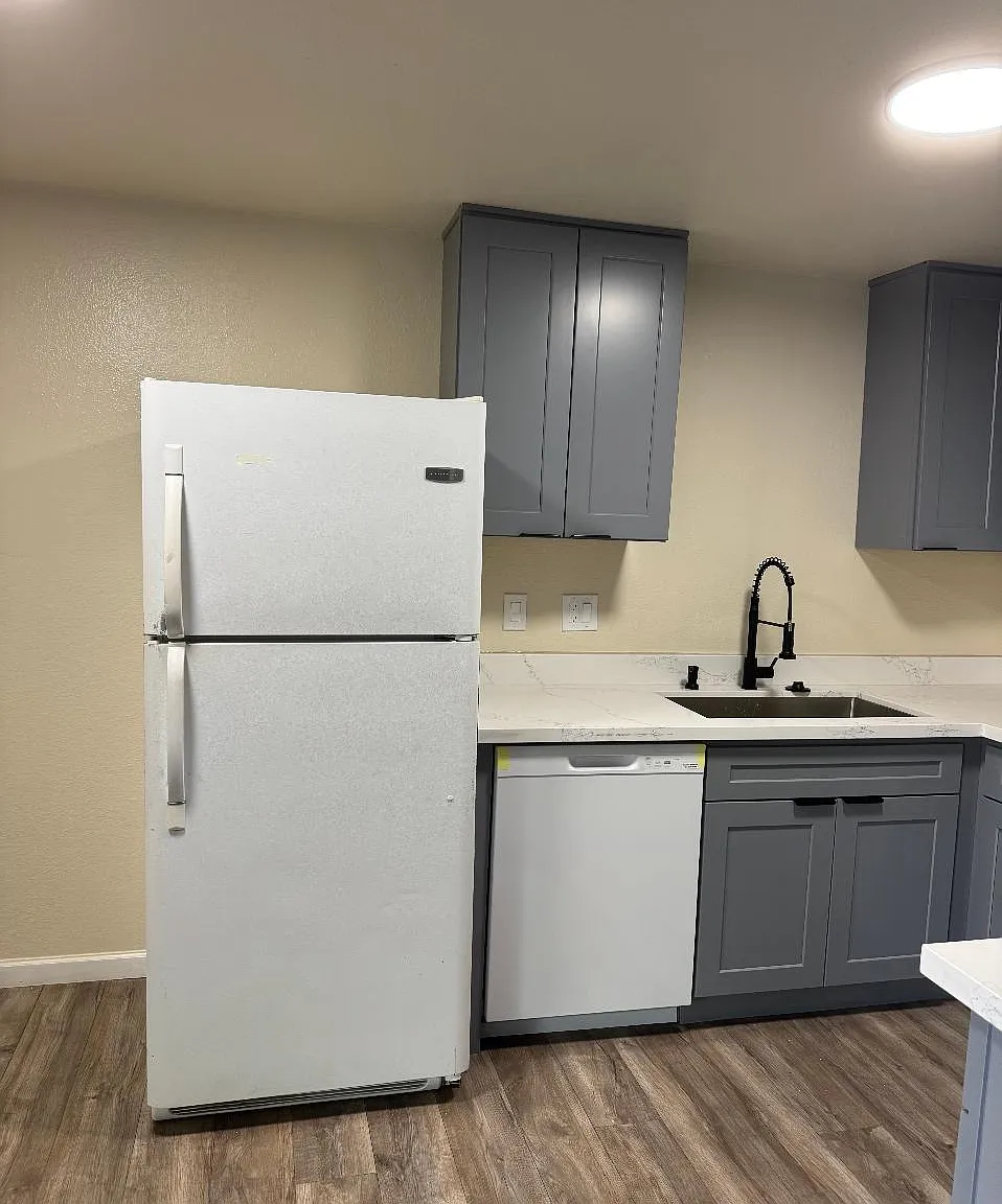 2 bed, 800 sqft, $1,600 — Photo 3