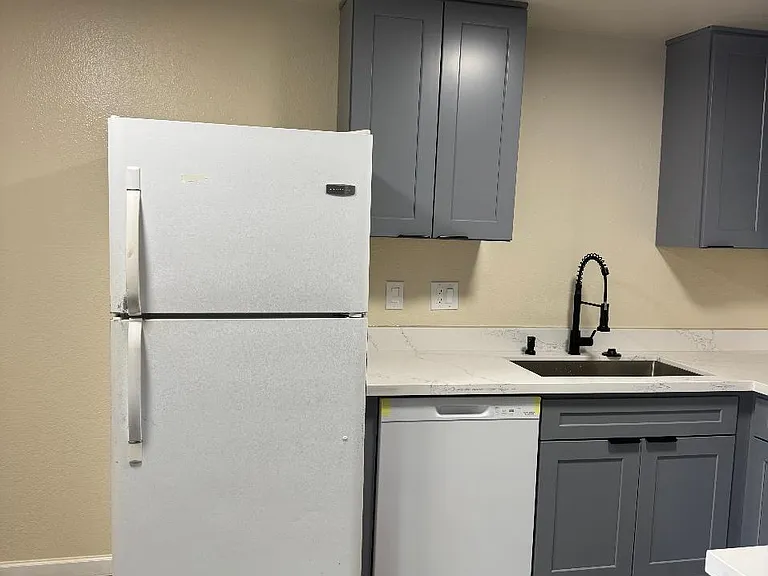 4103 S Center St #B — Photo 3
