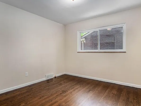 21905 Sussex St, Oak Park, MI 48237