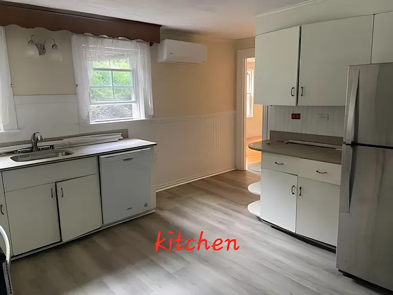 121 E Union St — Photo 6