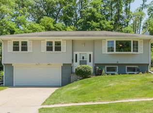 421 Parkland Dr SE, Cedar Rapids, IA 52403